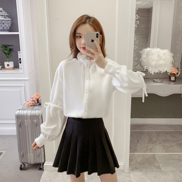 Stilīgs sieviešu krekls ar augstu apkakli un pogām