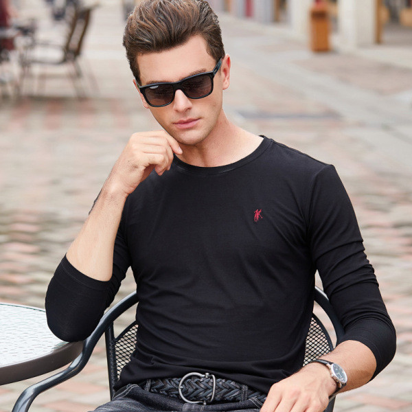 Laisva vyriška palaidinė ilgomis rankovėmis ir siuvinėjimais