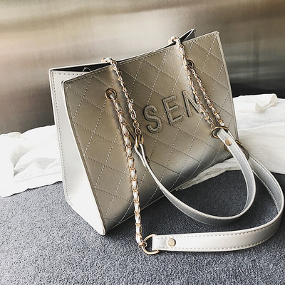 Moderna sieviešu ādas soma ar uzrakstu