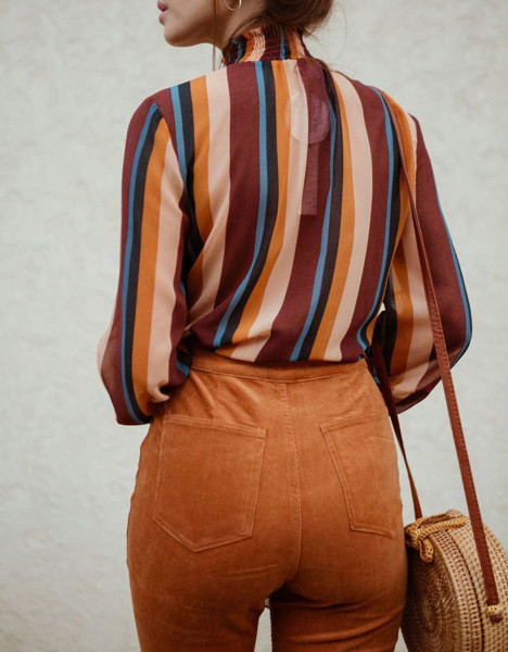 Modernūs moteriški marškiniai aukšta apykakle ir ilgomis rankovėmis