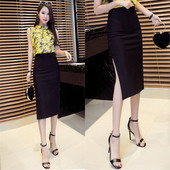 Elegáns női szoknya hasítékkal, magas derékkal