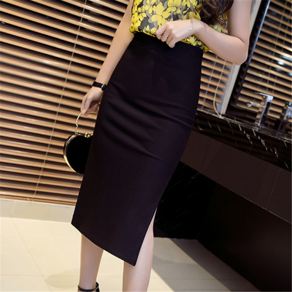 Elegáns női szoknya hasítékkal, magas derékkal