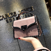 Stilīga sieviešu soma ar metāla ķēdīti un diviem rokturiem