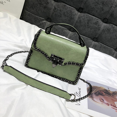 Stilīga sieviešu soma ar metāla ķēdīti un diviem rokturiem