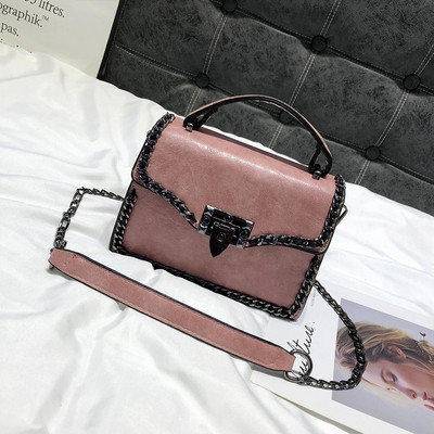 Stilīga sieviešu soma ar metāla ķēdīti un diviem rokturiem