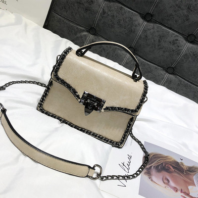 Stilīga sieviešu soma ar metāla ķēdīti un diviem rokturiem