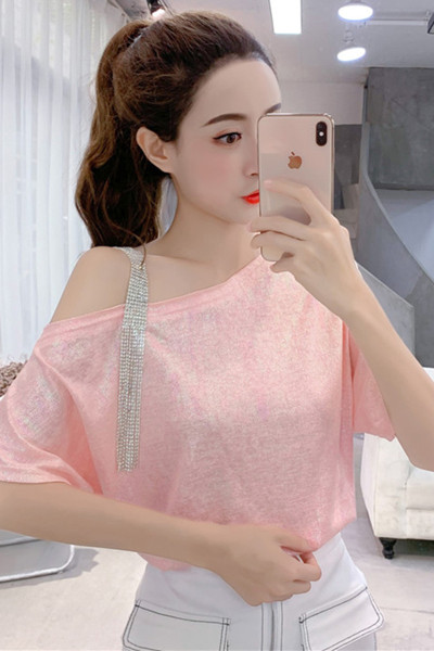 Modernus moteriškas marškinėlių platus modelis su akmenukais