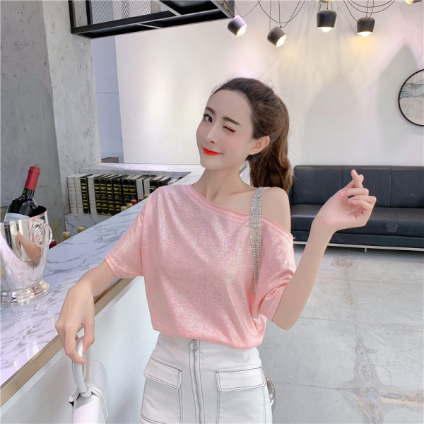 Modernus moteriškas marškinėlių platus modelis su akmenukais