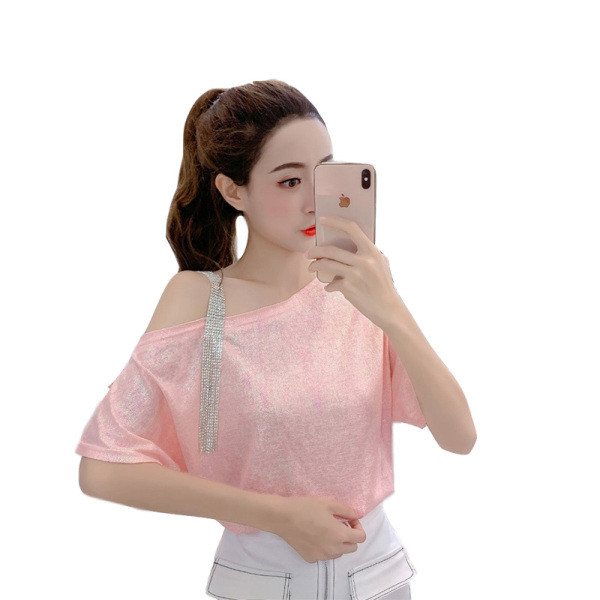 Modernus moteriškas marškinėlių platus modelis su akmenukais