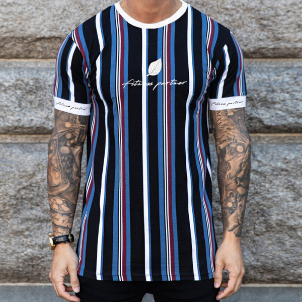 Alkalmi férfi póló rövid ujjal és mintával