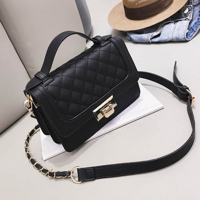 Alkalmi bőr kézitáska fém lánccal