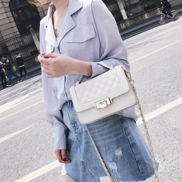 Ikdienas ādas rokassomiņa ar metāla ķēdīti