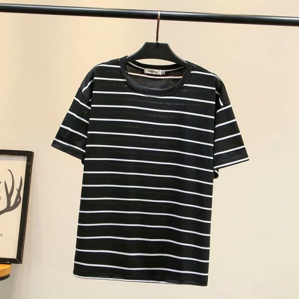 Alkalmi női csíkos póló rövid ujjal és ovális nyakkivágással