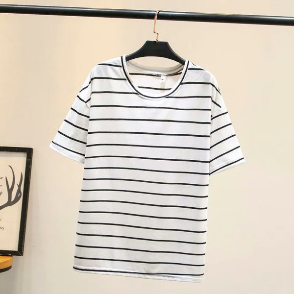 Alkalmi női csíkos póló rövid ujjal és ovális nyakkivágással