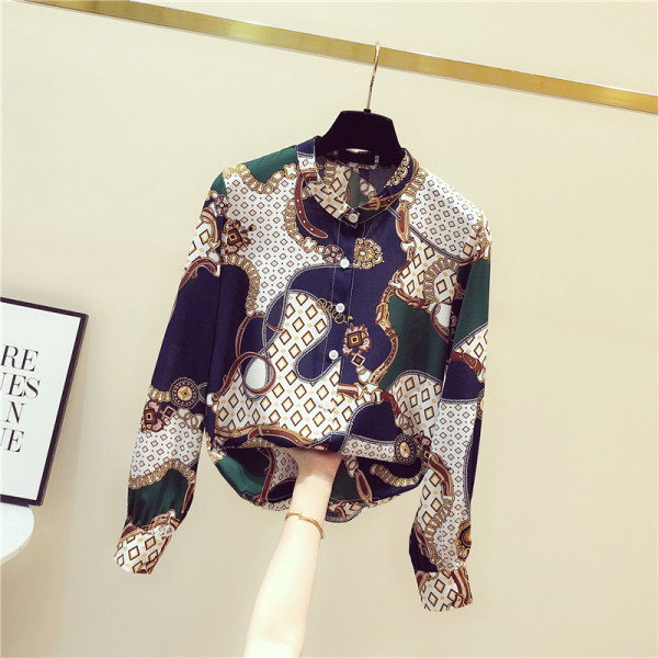 Modernūs moteriški marškiniai su sagomis ir spalvingomis aplikacijomis