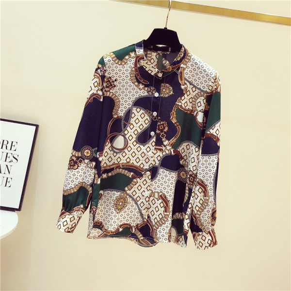 Modernūs moteriški marškiniai su sagomis ir spalvingomis aplikacijomis