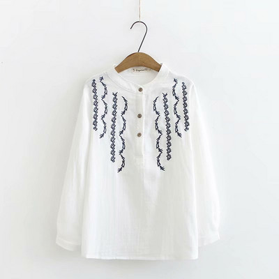 Ikdienas sieviešu blūzes plats modelis ar izšuvumiem un garām piedurknēm