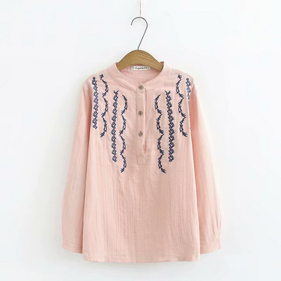 Ikdienas sieviešu blūzes plats modelis ar izšuvumiem un garām piedurknēm