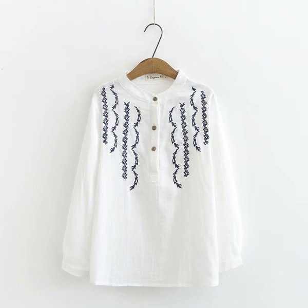 Ikdienas sieviešu blūzes plats modelis ar izšuvumiem un garām piedurknēm