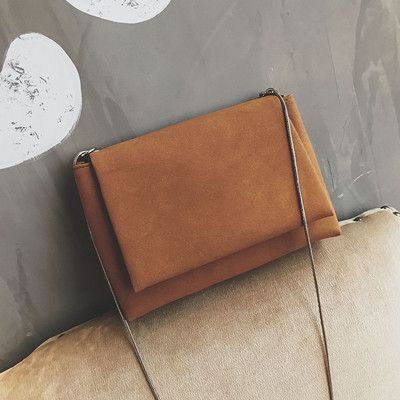 Geanta de dama moderna cu inchidere metalica si maner lung