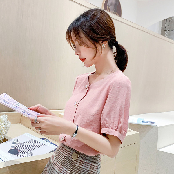 Naujo modelio moteriški marškiniai su sagomis ir trumpomis rankovėmis