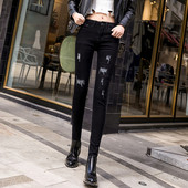 Jauns sieviešu džinsu modelis ar kabatām un saplēstiem motīviem