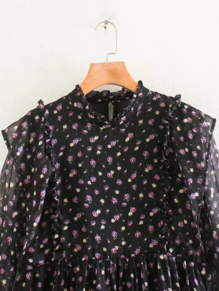 Ежедневна дамска рокля с флорален десен - разкроен модел