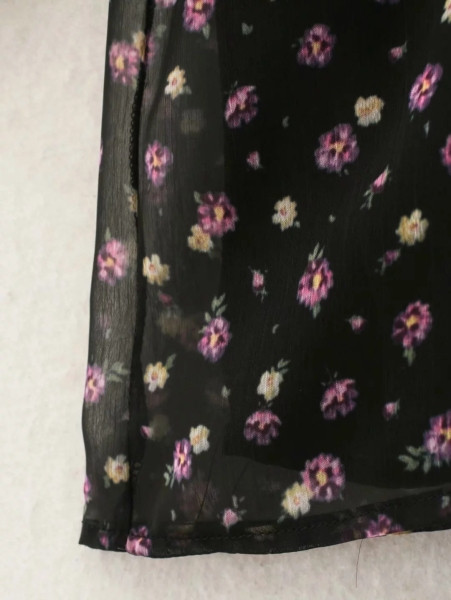 Ежедневна дамска рокля с флорален десен - разкроен модел