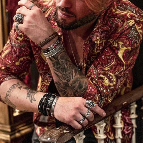 Jauna modeļa vīriešu krekls ar krāsainu rakstu un pogām