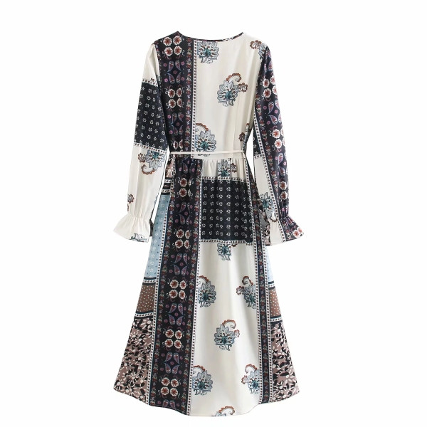 Moderna sieviešu kleita ar špica kakla izgriezumu un garām piedurknēm - piegriezuma modelis