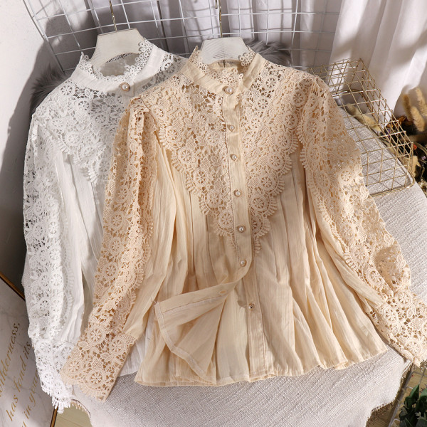 Cămașă elegantă de damă cu decolteu oval, mâneci lungi și dantelă