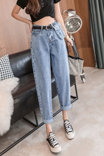 Alkalmi női farmer övvel, magas derékkal