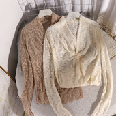 Permatoma moteriška palaidinė ilgomis rankovėmis ir V formos iškirpte