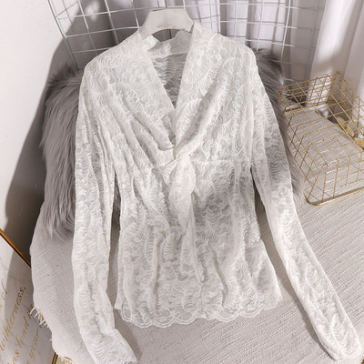 Permatoma moteriška palaidinė ilgomis rankovėmis ir V formos iškirpte