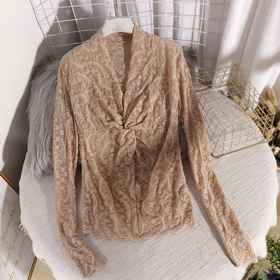 Permatoma moteriška palaidinė ilgomis rankovėmis ir V formos iškirpte