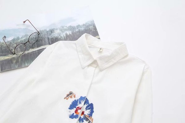 Modern széles női ing klasszikus gallérral és hosszú ujjal