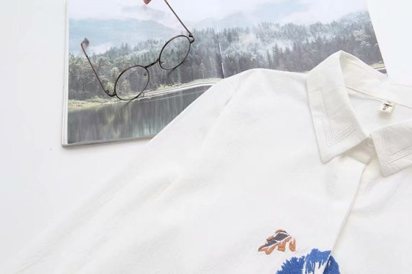 Modern széles női ing klasszikus gallérral és hosszú ujjal