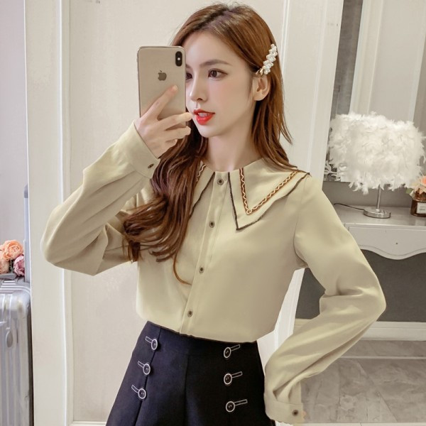 Stilīgs sieviešu krekls ar apaļu kakla izgriezumu un garām piedurknēm