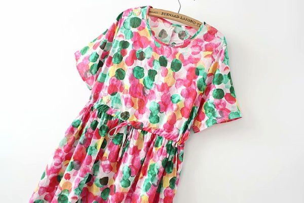 Ежедневна дамска цветна рокля с къс ръкав и овално деколте 