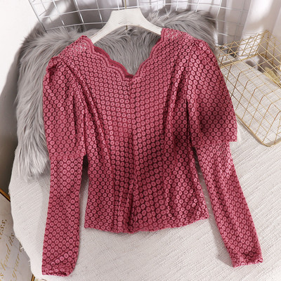 Šiuolaikinė moteriška palaidinė pūstomis rankovėmis ir V formos iškirpte