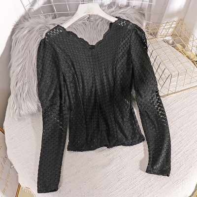 Šiuolaikinė moteriška palaidinė pūstomis rankovėmis ir V formos iškirpte