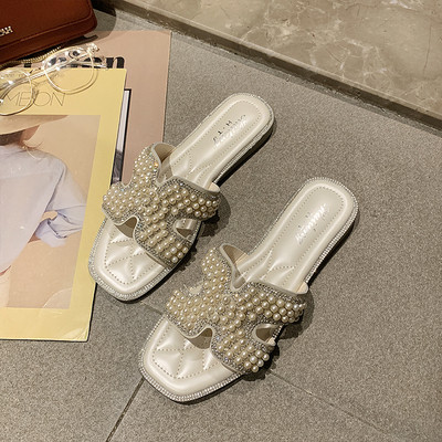 Модерни дамски чехли с равна подметка и елемент перли