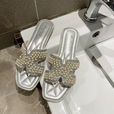 Модерни дамски чехли с равна подметка и елемент перли