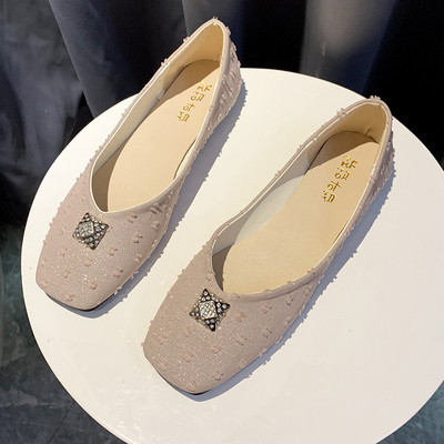 Alkalmi női cipő, lapos talppal, fényes hatással