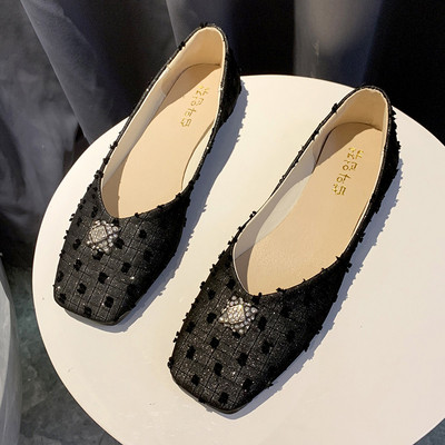 Alkalmi női cipő, lapos talppal, fényes hatással