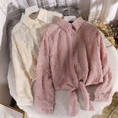 Modern női ing klasszikus gallérral, hosszú ujjal és gombokkal