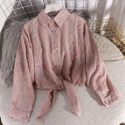 Modern női ing klasszikus gallérral, hosszú ujjal és gombokkal