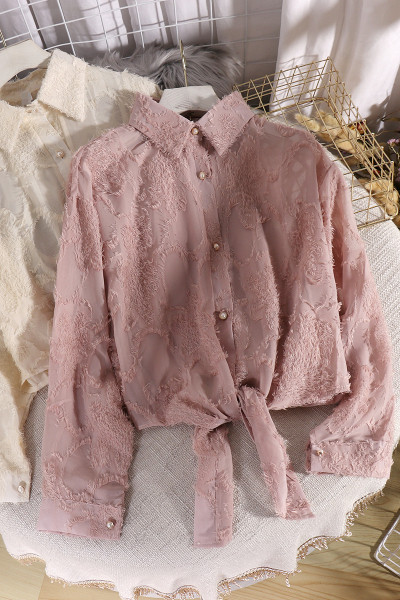 Modern női ing klasszikus gallérral, hosszú ujjal és gombokkal