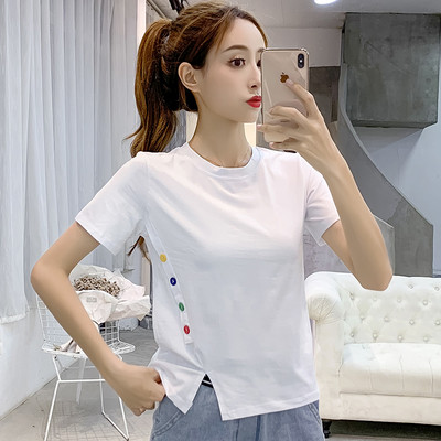 Ikdienas sieviešu t-krekls ar krāsainām pogām un apaļu kakla izgriezumu