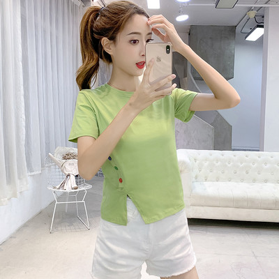 Ikdienas sieviešu t-krekls ar krāsainām pogām un apaļu kakla izgriezumu